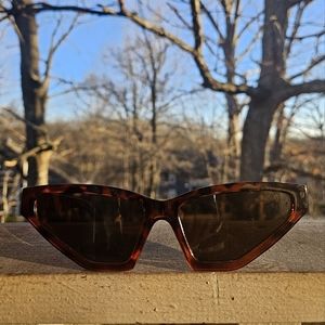 Luxury Tortoise Geo-Cateye Sunglasses